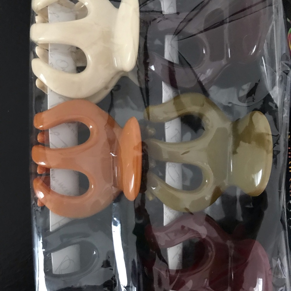 Hair claw clips